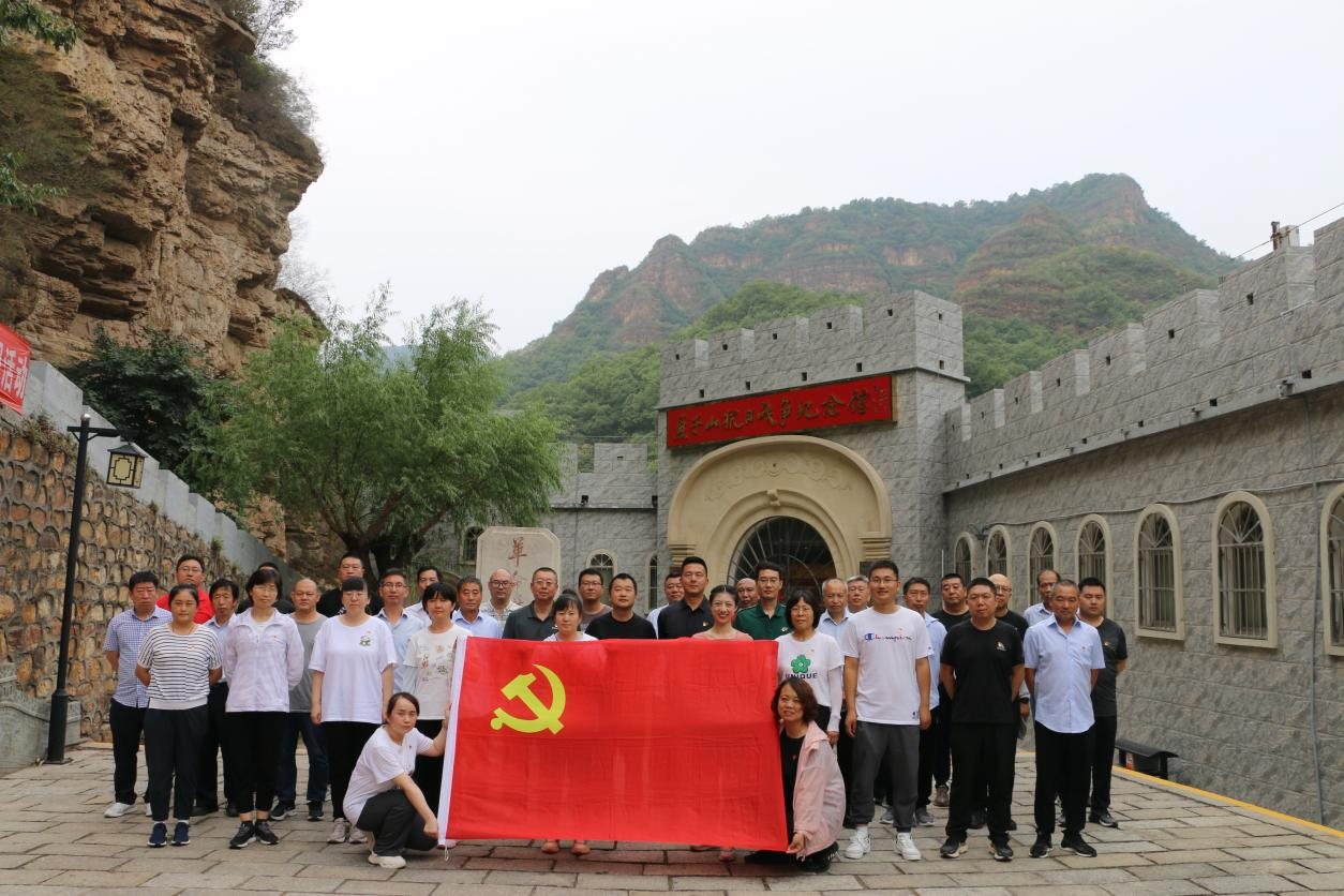 追寻红色影象、弘扬建党心灵BB贝博艾弗森顺发发展迎七一主题党日活动